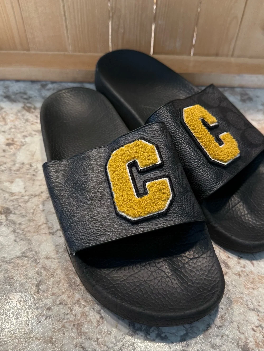 Coach Signature C Slides size 7